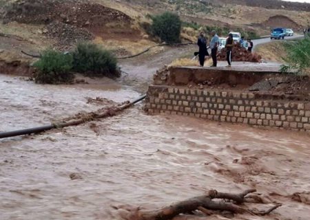 سیل جاده ۴ روستای بخش مرکزی ایذه را مسدود کرد